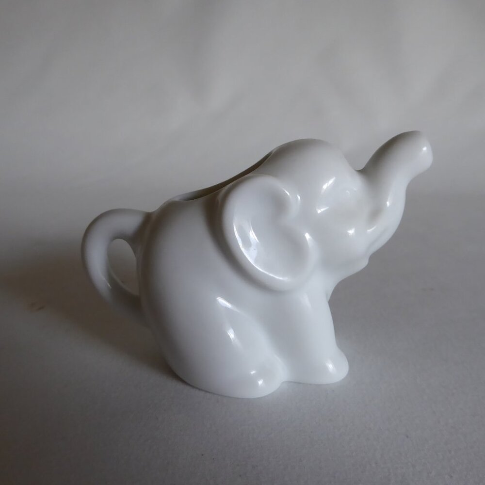 HIC BRAND WHITE ELEPHANT MINI CREAMER PITCHER 2 OUNCE (NEW)